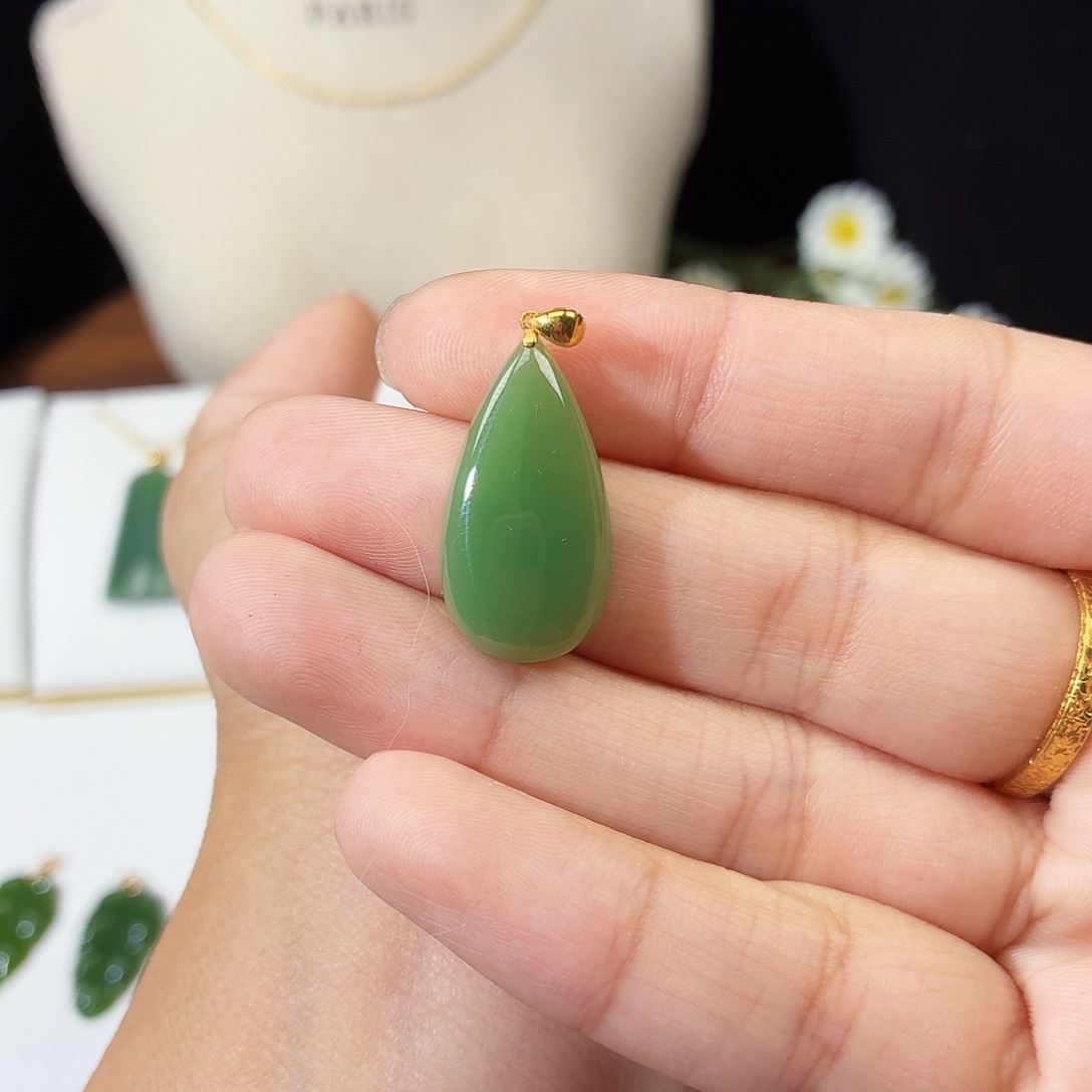 和田玉（碧玉）18K金镶嵌吊坠(赠链)