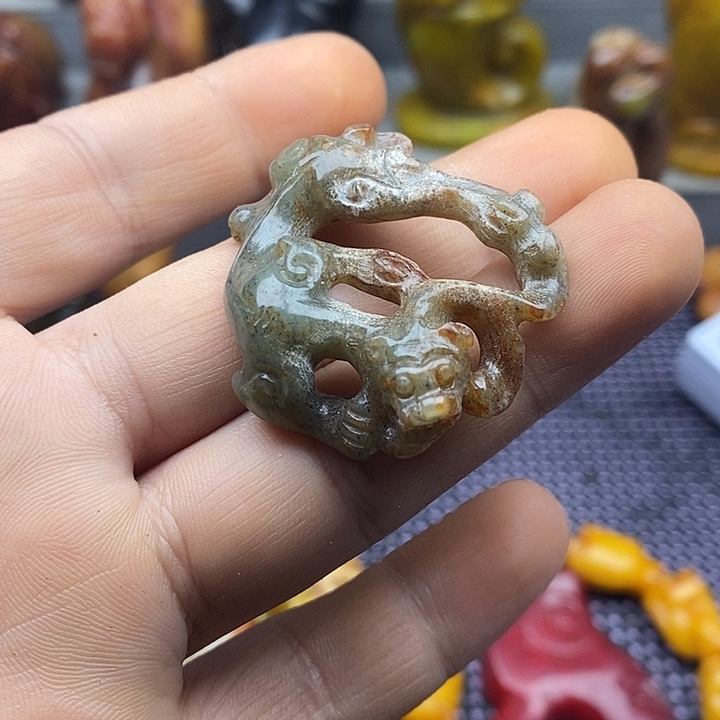 未镶嵌蛇纹石玉颈饰