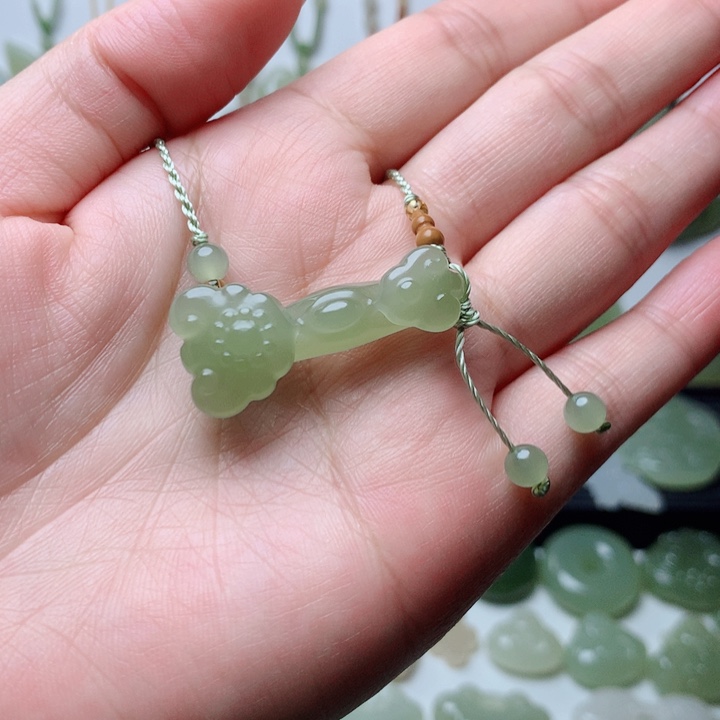 和田玉未镶嵌吊坠