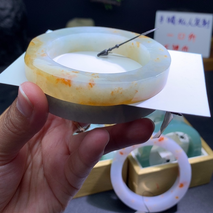 定制翡翠未镶嵌翡翠手镯