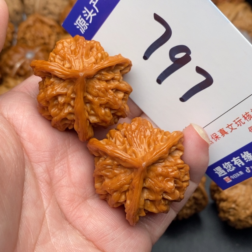 【闪购商品】文玩核桃吊坠盘山三棱