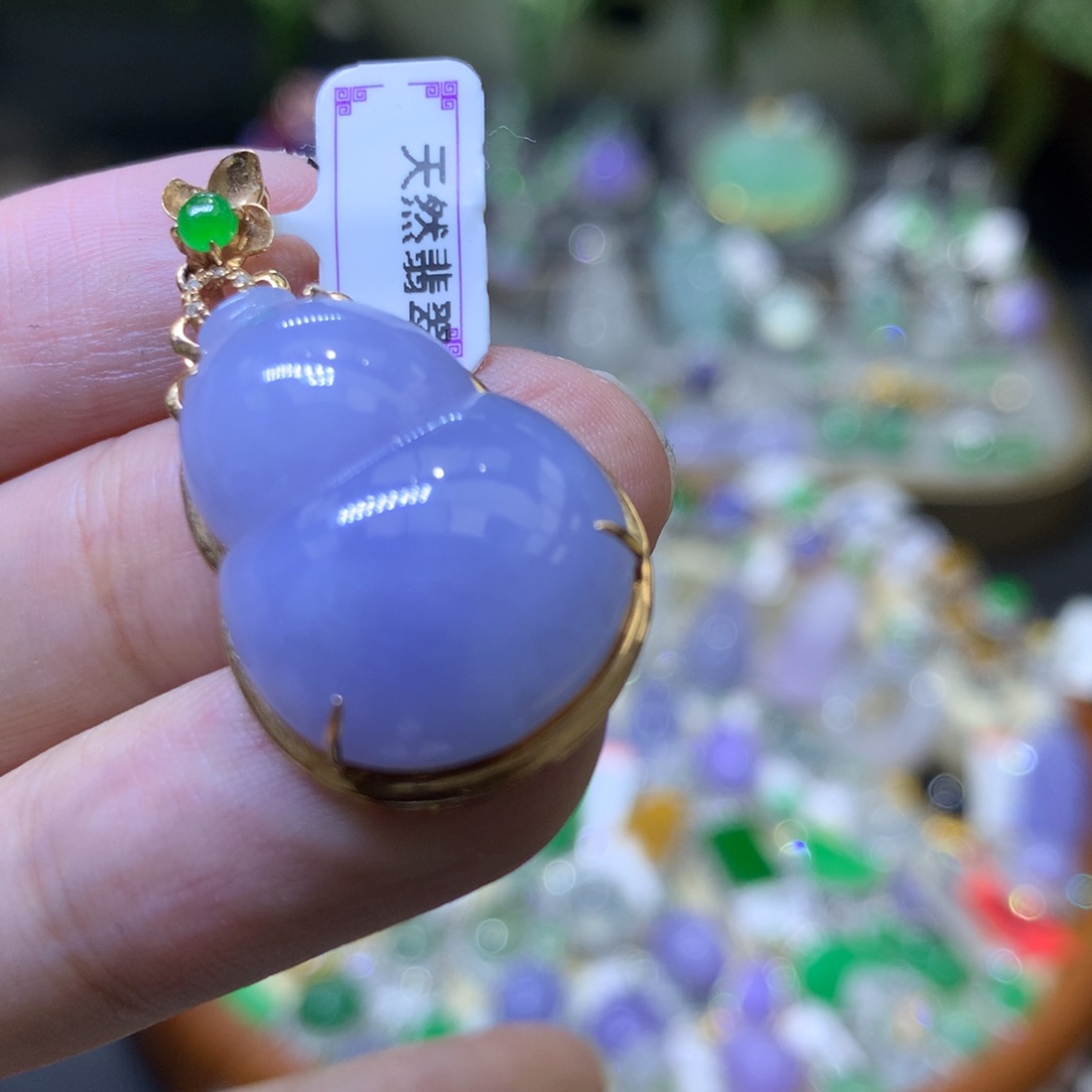 颈饰18K金镶嵌翡翠