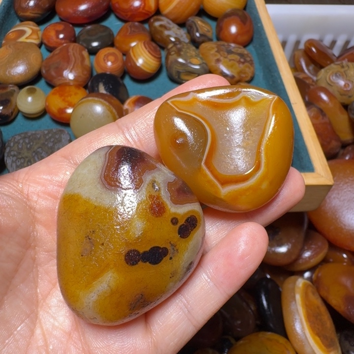 赏***戒瓷片马达加斯加奇石手把件