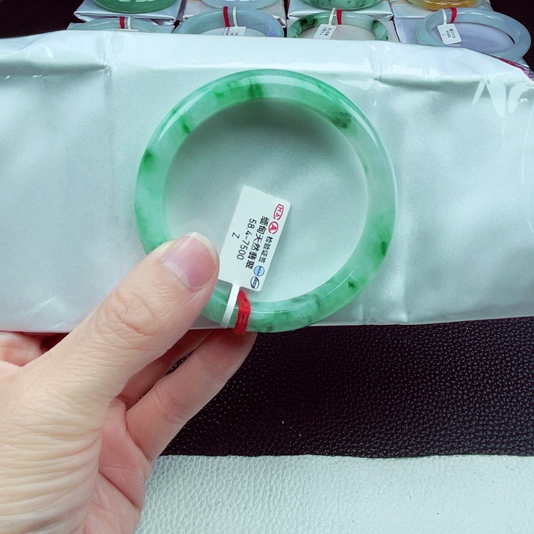 翡翠未镶嵌手镯妮*天然缅甸翡翠手镯