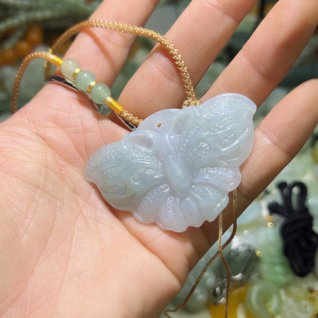 翡翠未镶嵌颈饰富贵