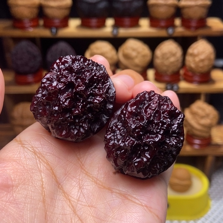 文玩核桃吊坠血麒麟3