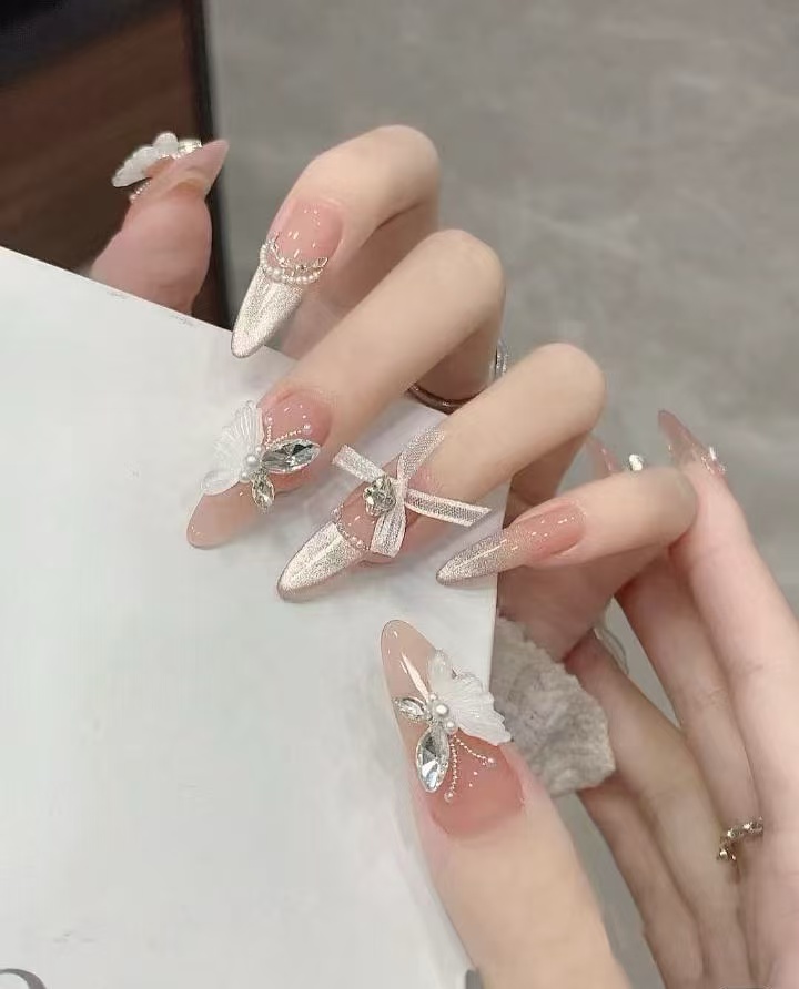 手工穿戴甲气质水晶蝴蝶设计冰透爆闪美甲可拆卸