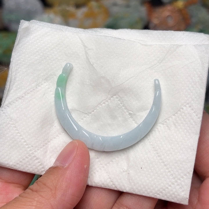 翡翠颈饰未镶嵌吊坠