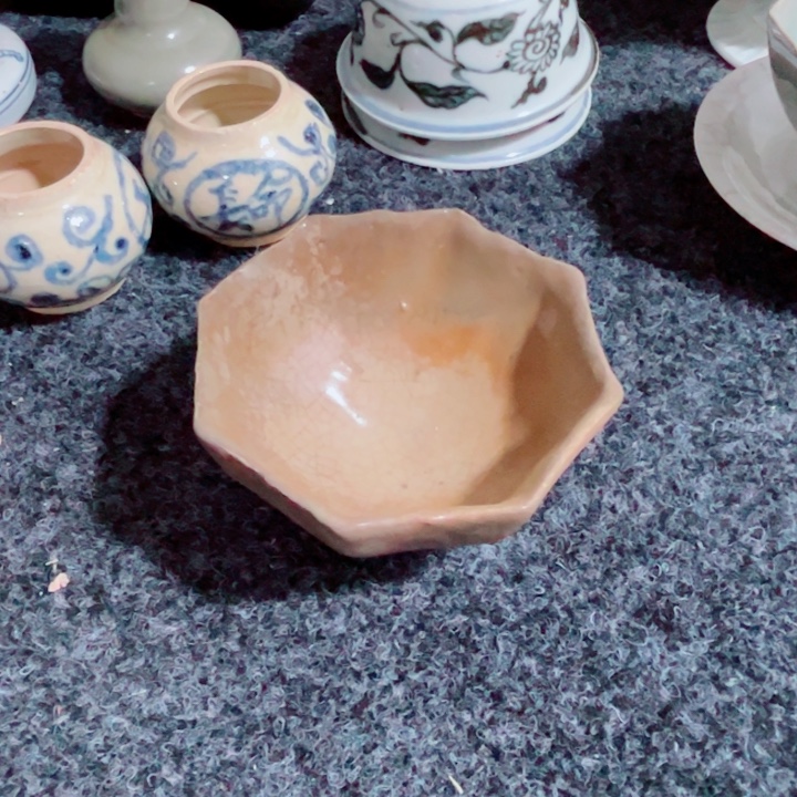 盈***乐瓷片青黄釉文饰的一个碗