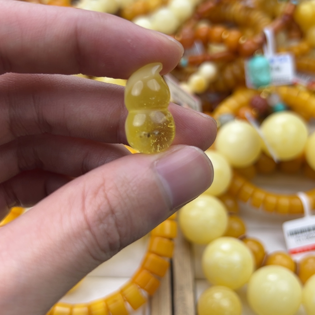 琥珀珠宝奇石未镶嵌