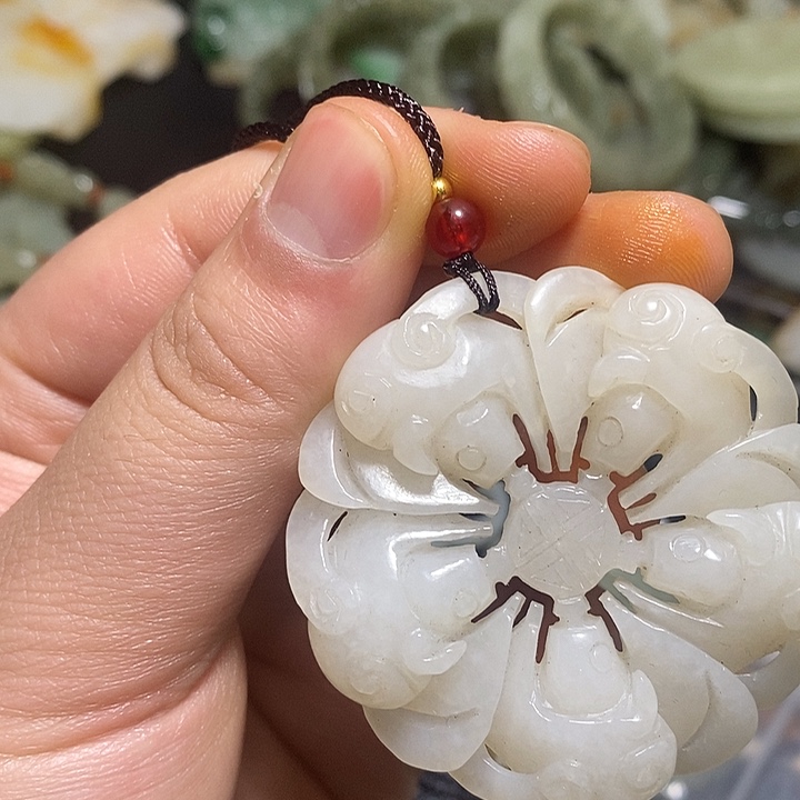 方****和田玉未镶嵌颈饰