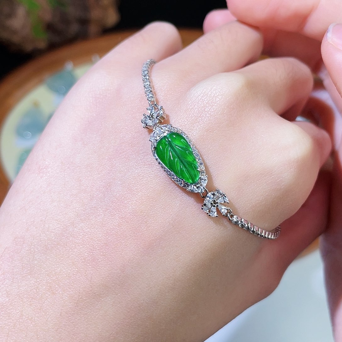 翡翠颈饰银S925镶嵌翡翠