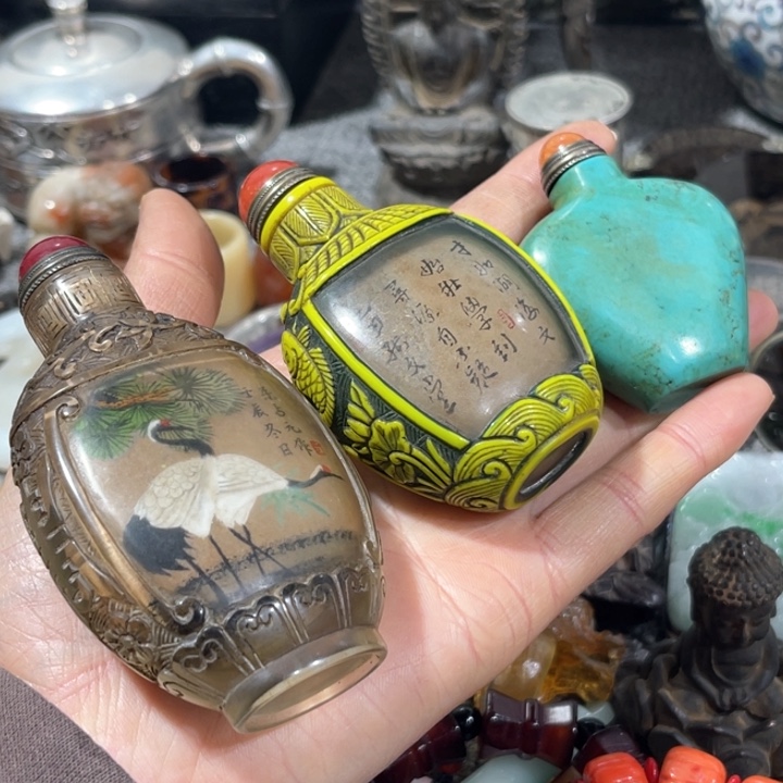 石材巴*尔鼻烟壶。      