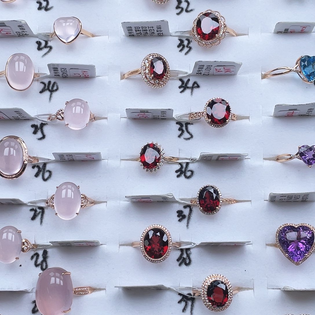 戒指18K金镶嵌石榴石