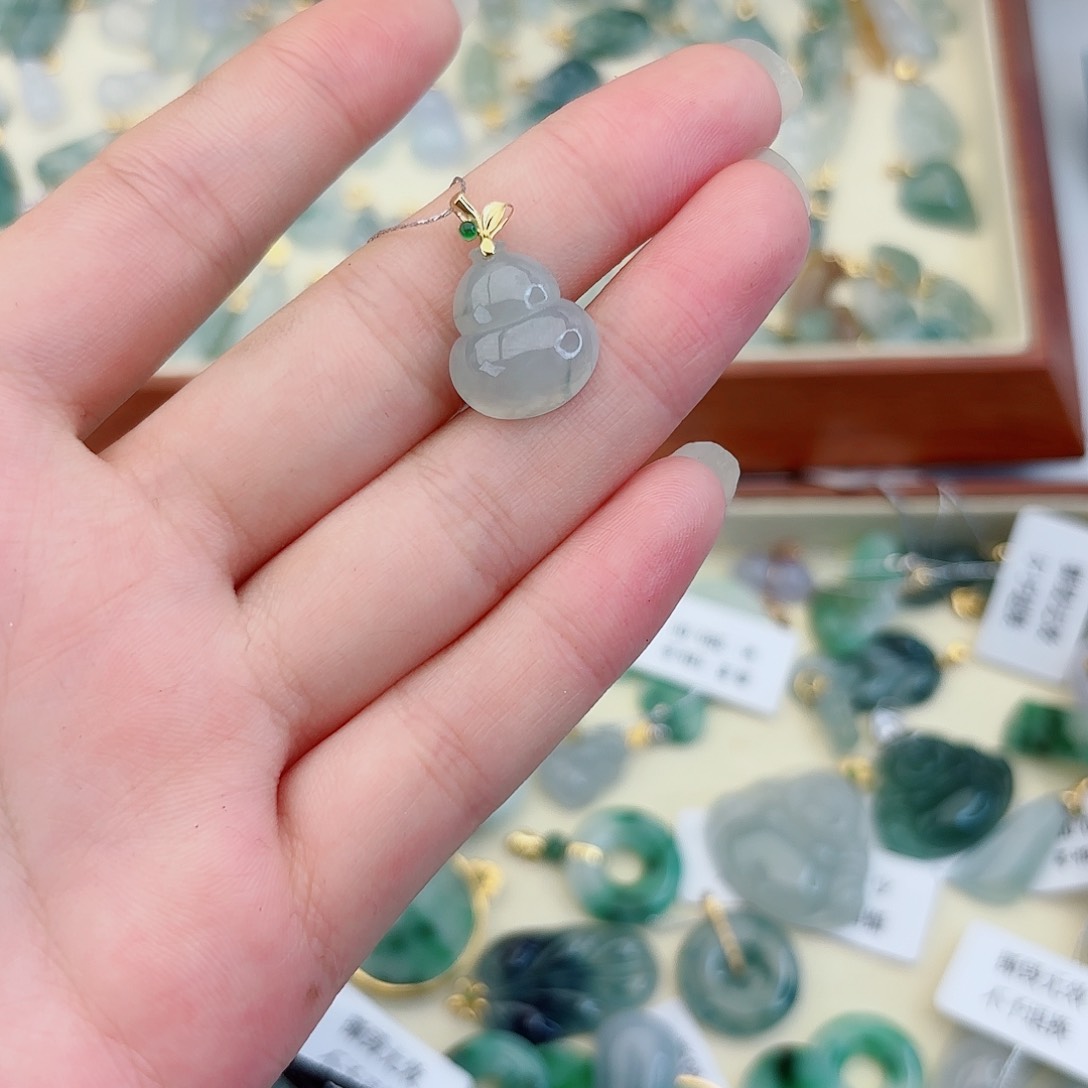 翡翠18K金镶嵌颈饰?***?葫芦