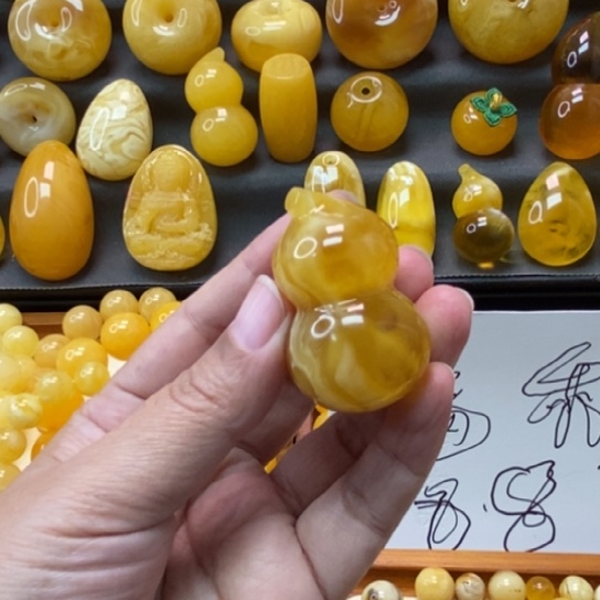 琥珀未镶嵌颈饰天然蜜蜡