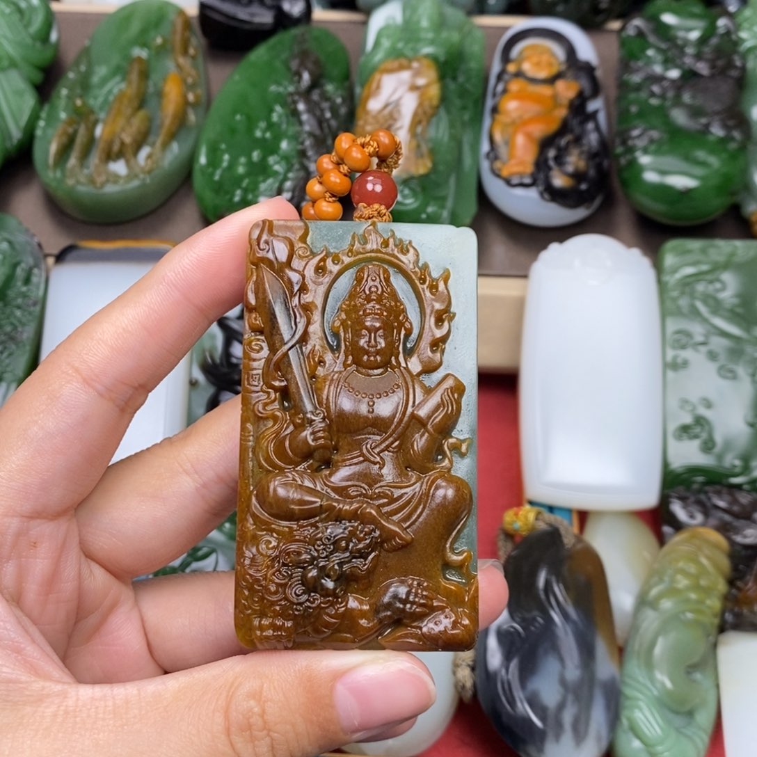 和田玉未镶嵌颈饰北****球