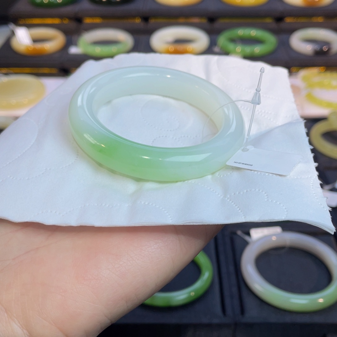 和田玉手镯未镶嵌兔**?分单