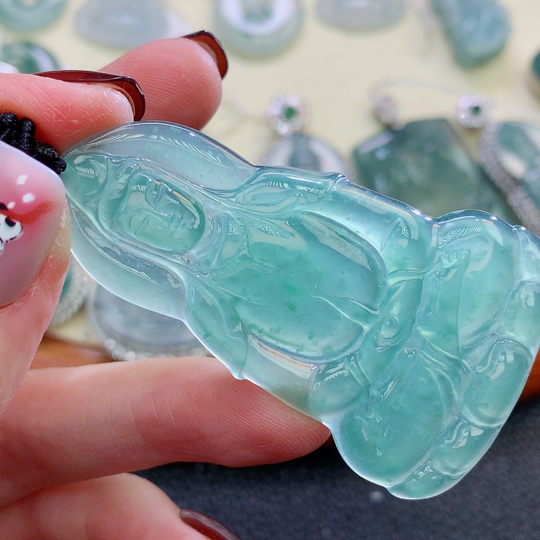 翡翠颈饰未镶嵌翡翠