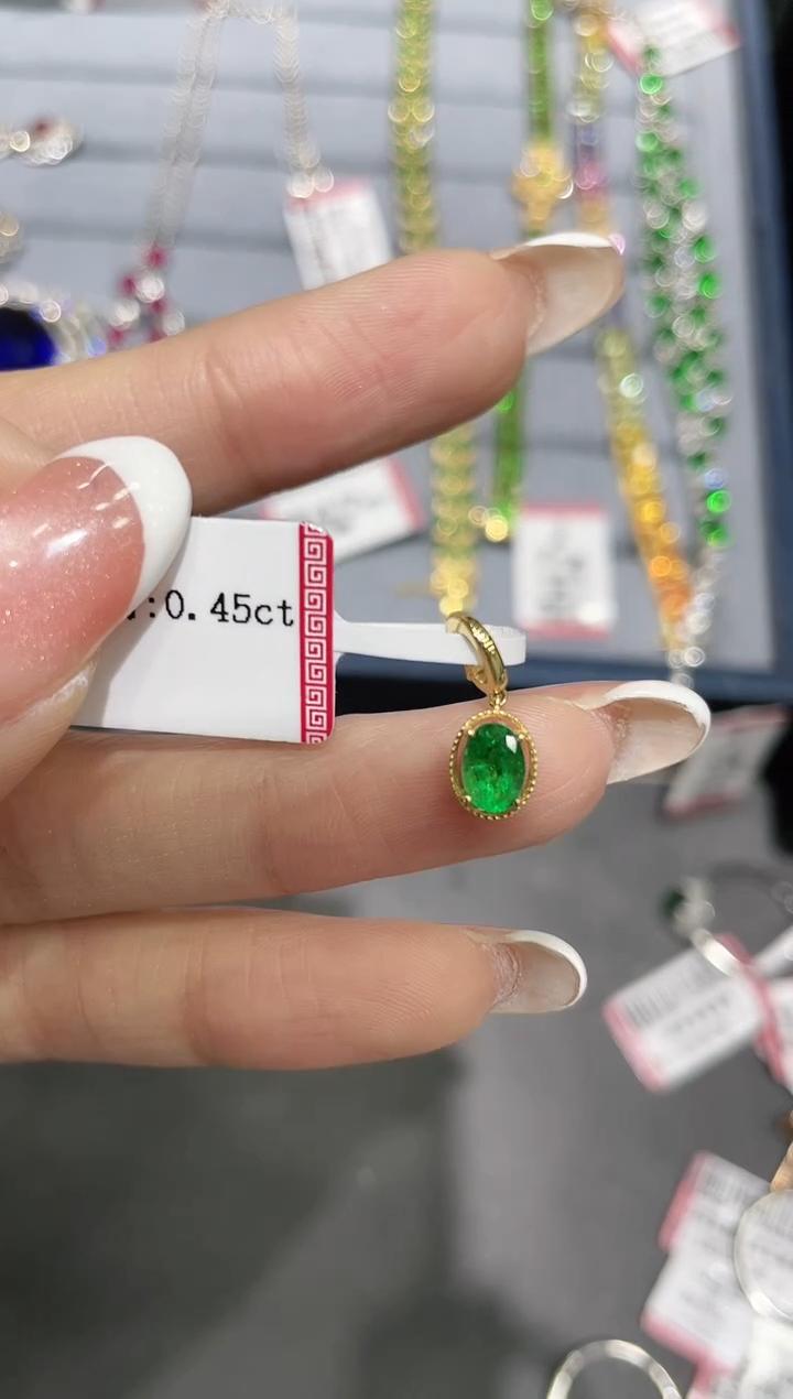 18K金镶嵌天然祖母绿吊坠万能扣