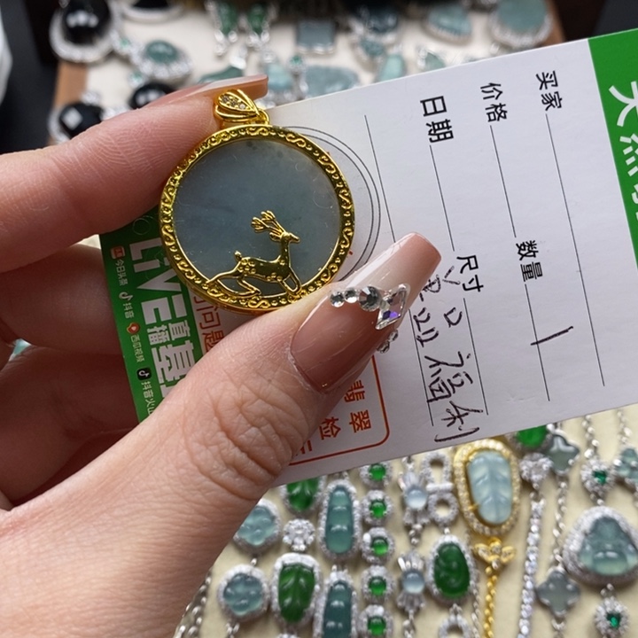 翡翠颈饰未镶嵌翡翠