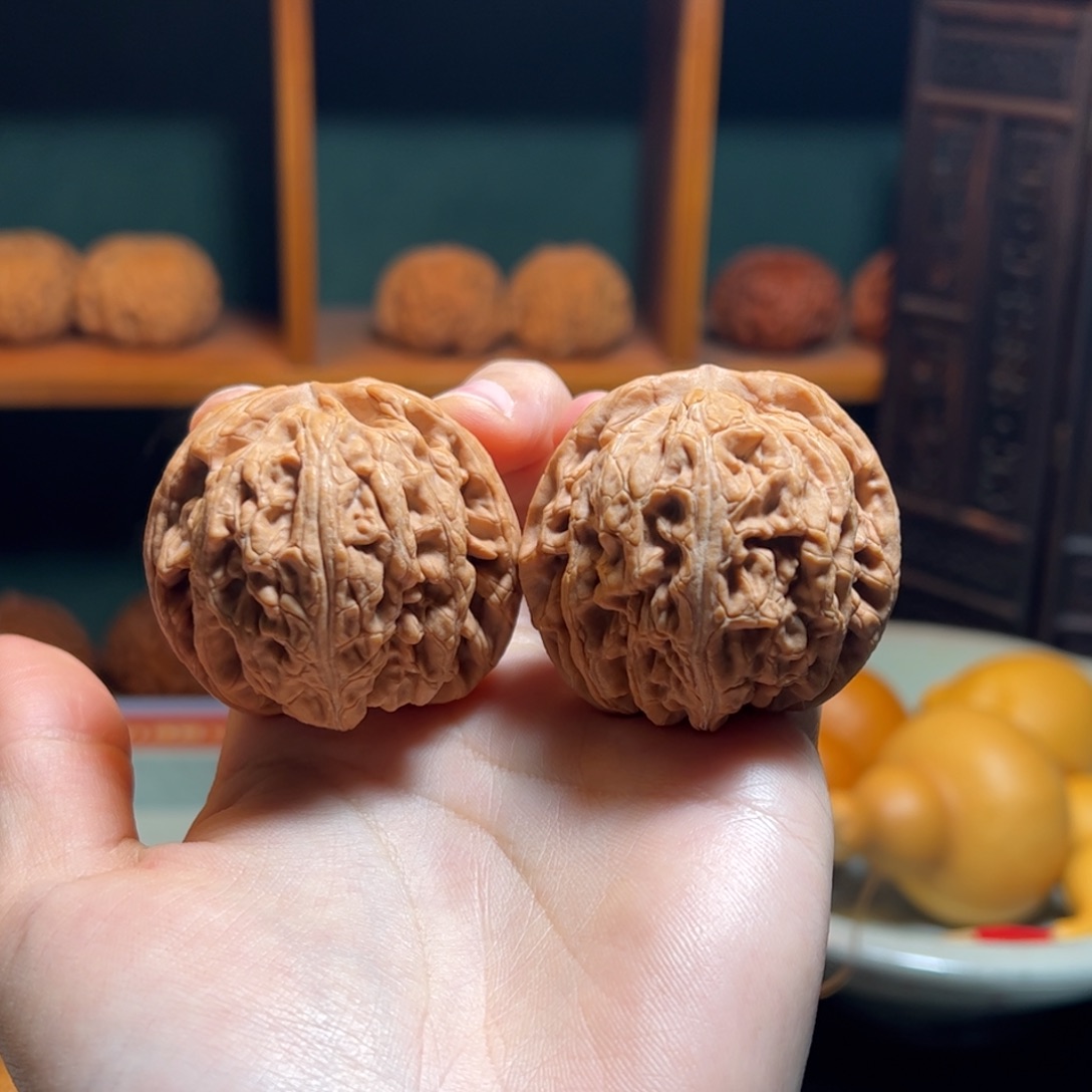 桃核把件44尺红锦鲤