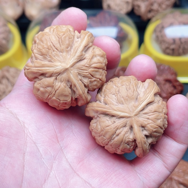 文玩核桃把件甲骨文狮子头三棱41×41×40