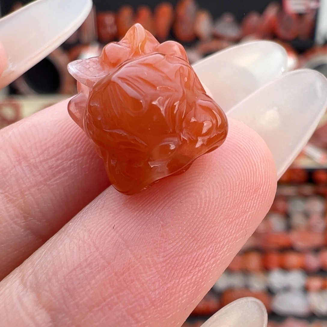 南红玛瑙未镶嵌颈饰飞天貔貅