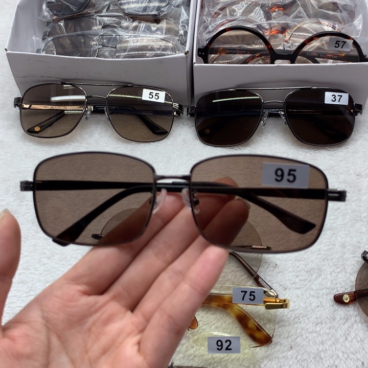 中茶色全框眼镜95