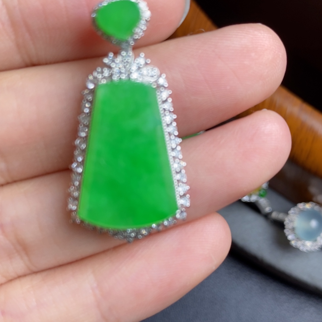 翡翠颈饰18K金镶嵌…****b18Ｋ金无事牌吊坠