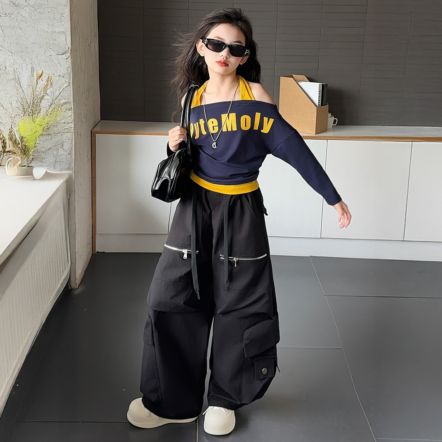 【嘻嘻柚】女童2025秋季一字肩挂脖T恤上衣韩版街舞休闲工装裤套装