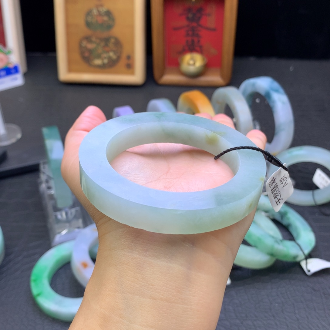 定制翡翠未镶嵌翡翠手镯