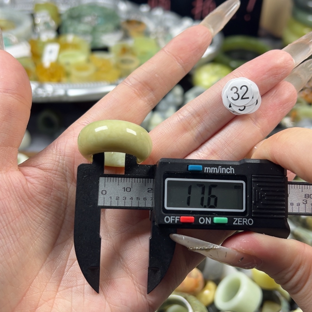 蛇纹石玉未镶嵌戒指