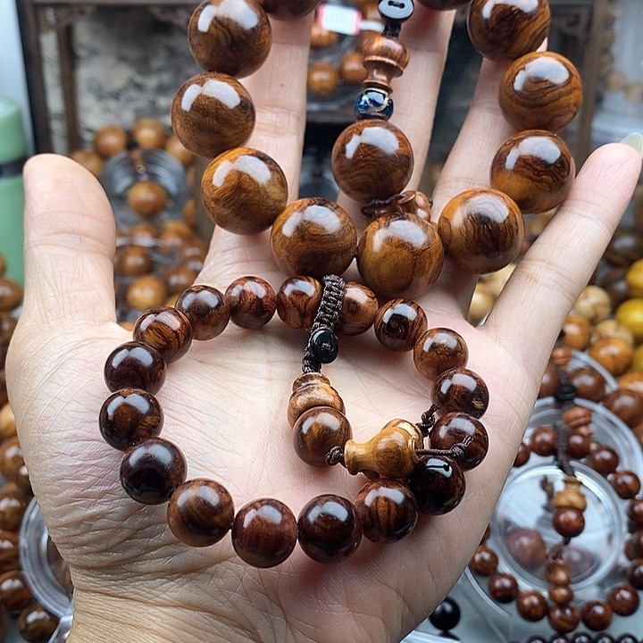 黄花梨/降香黄檀手串/手链老****。2.0鬼眼+1.2鬼眼