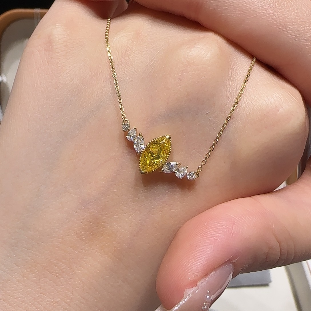 18K金镶嵌实验室培育钻石1.15卡马眼黄钻项链