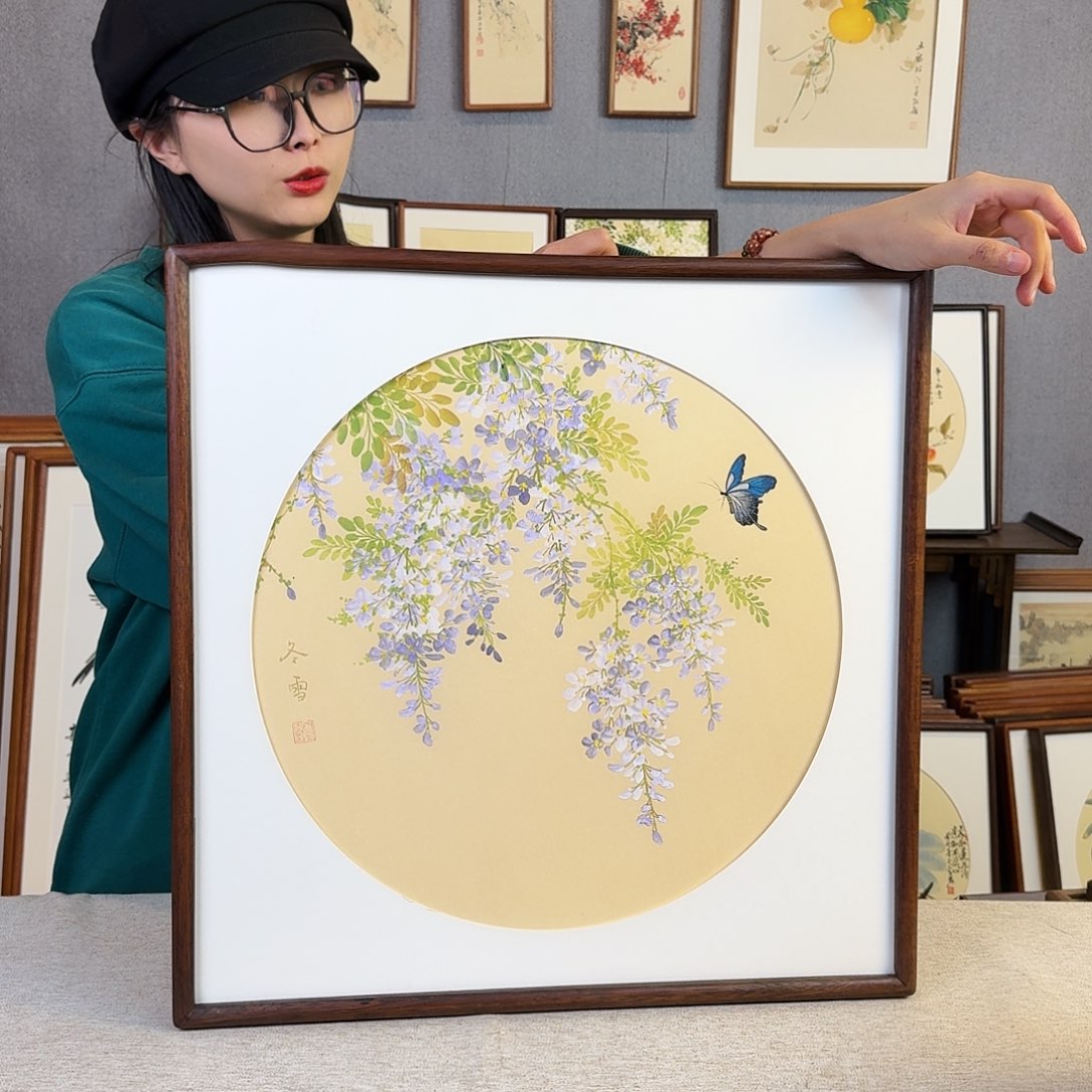 国画手绘带框尺寸： 53*53