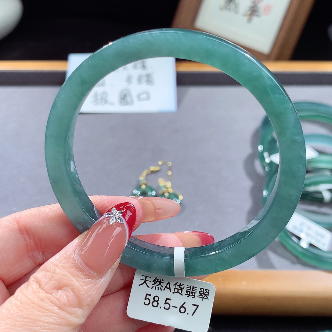 翡翠手镯（圆镯）未镶嵌