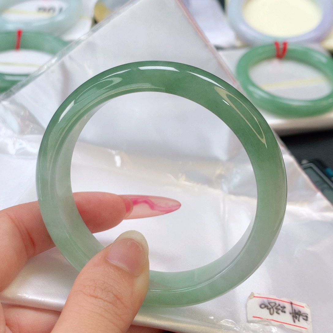 翡翠手镯未镶嵌翡翠手镯56