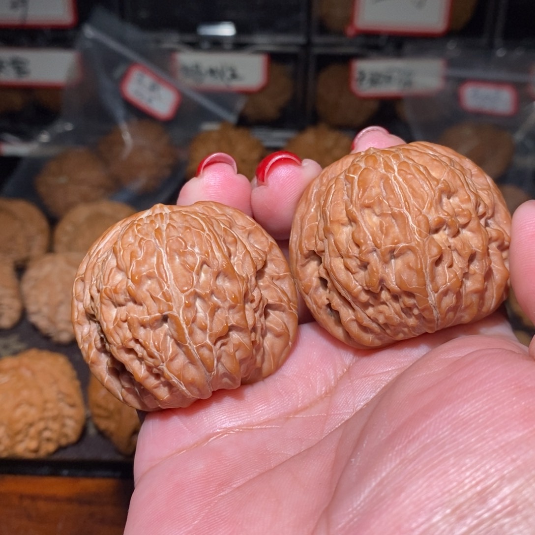 @***夜文玩核桃把件磨盘