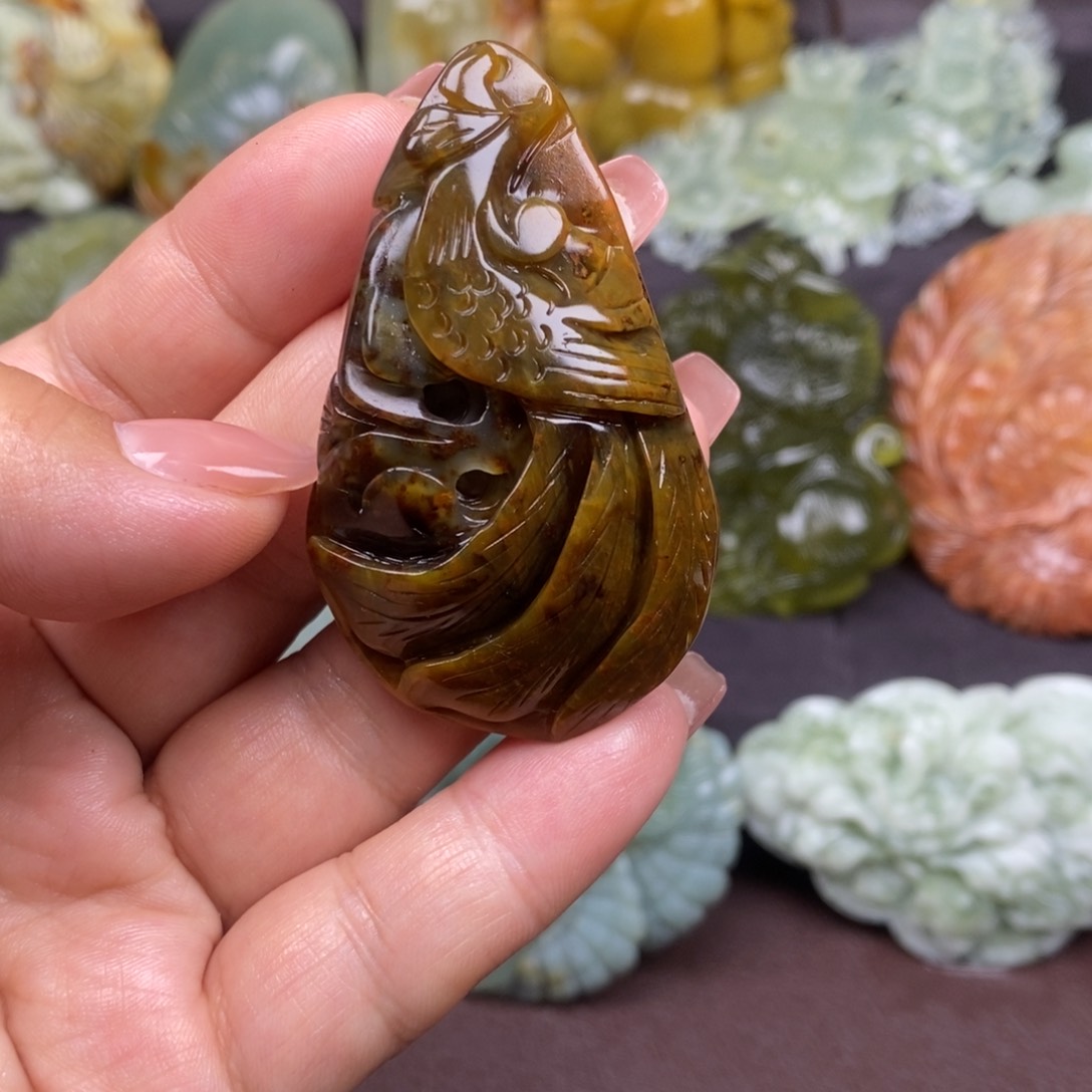 蛇纹石玉颈饰未镶嵌
