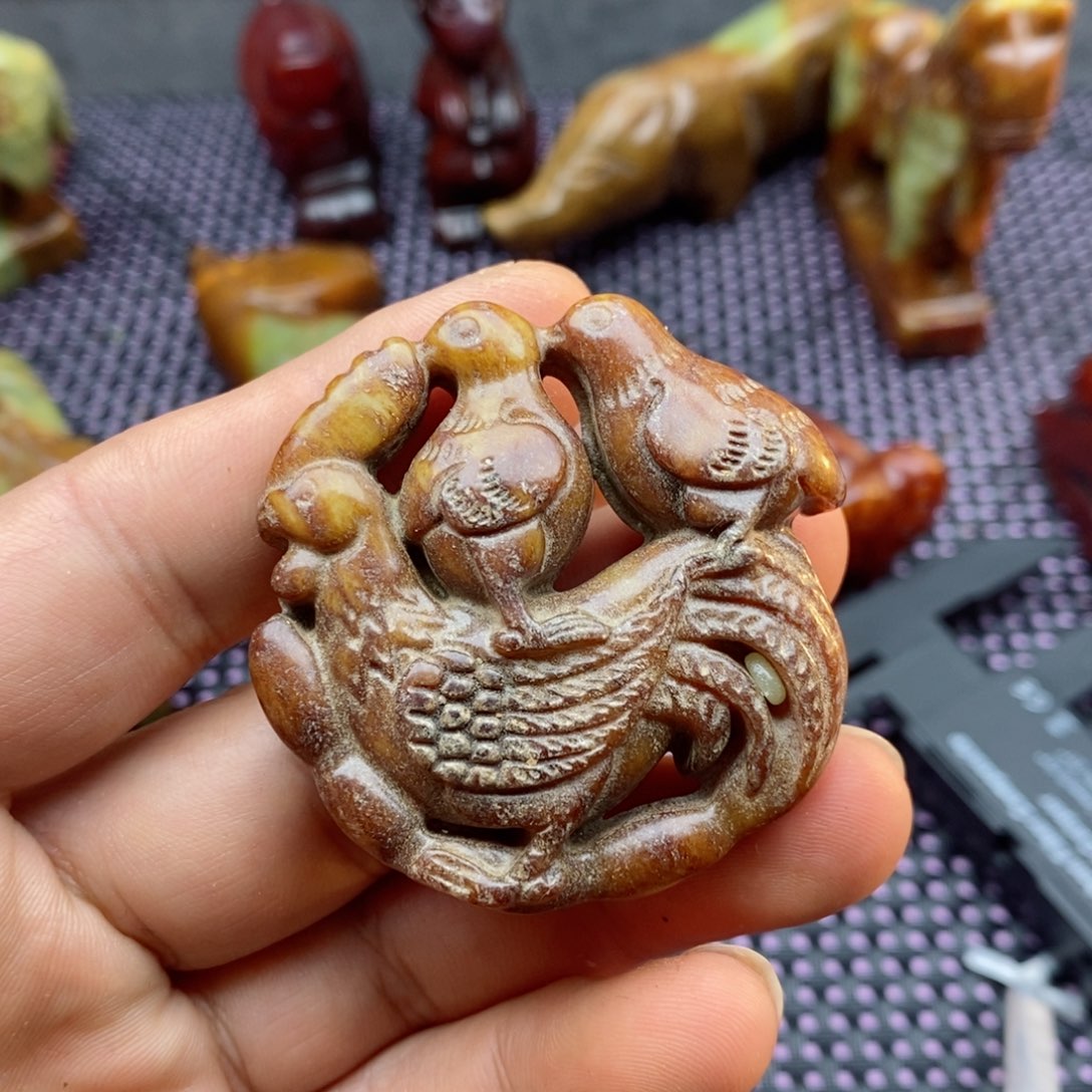 蛇纹石玉颈饰未镶嵌