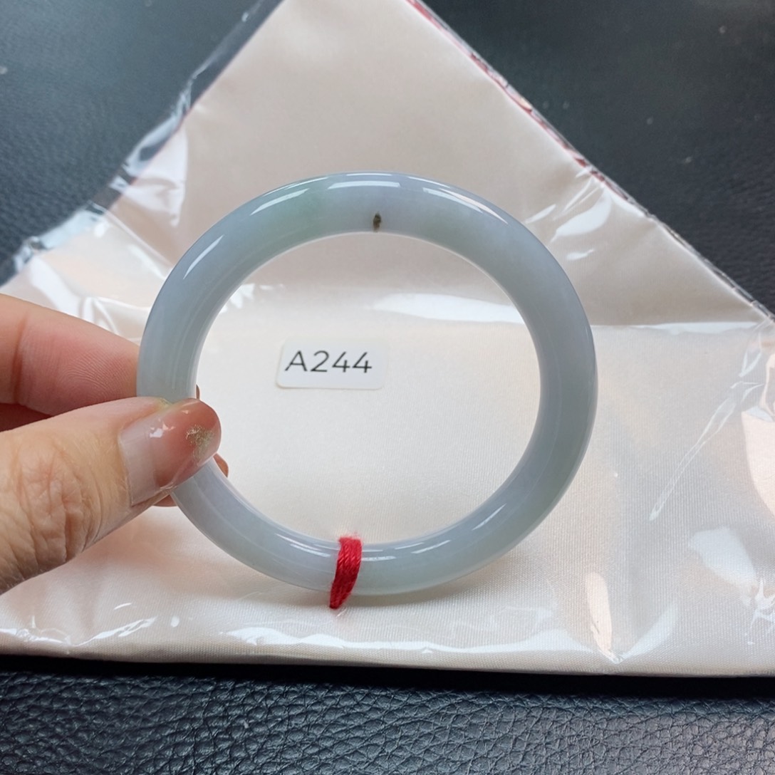 【闪购商品】翡翠手镯未镶嵌54圈