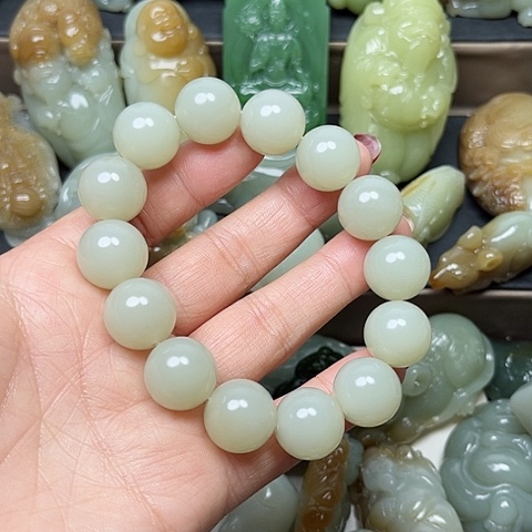 颈饰未镶嵌和田玉庞*