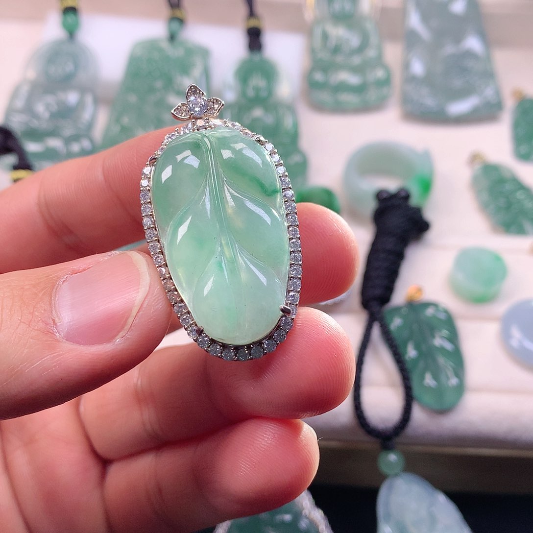 翡翠颈饰银S925镶嵌翡翠