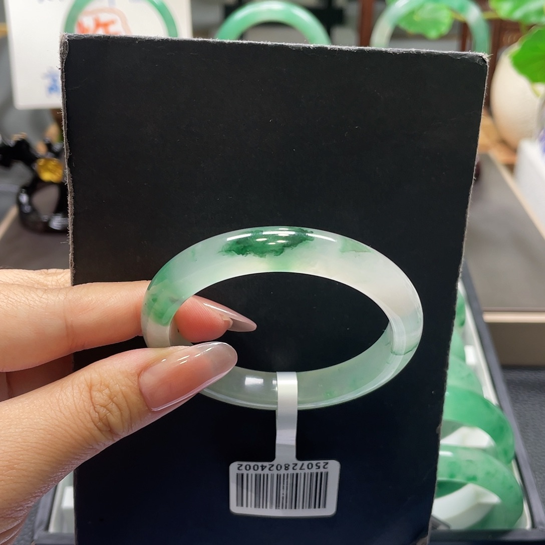 未镶嵌手镯石英质玉（非洲翠）