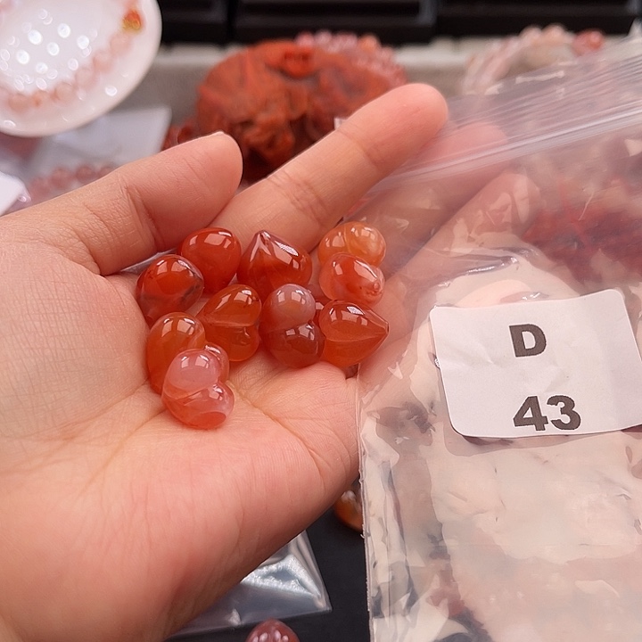 樱***果南红玛瑙未镶嵌多样性发货默认微瑕称重11个