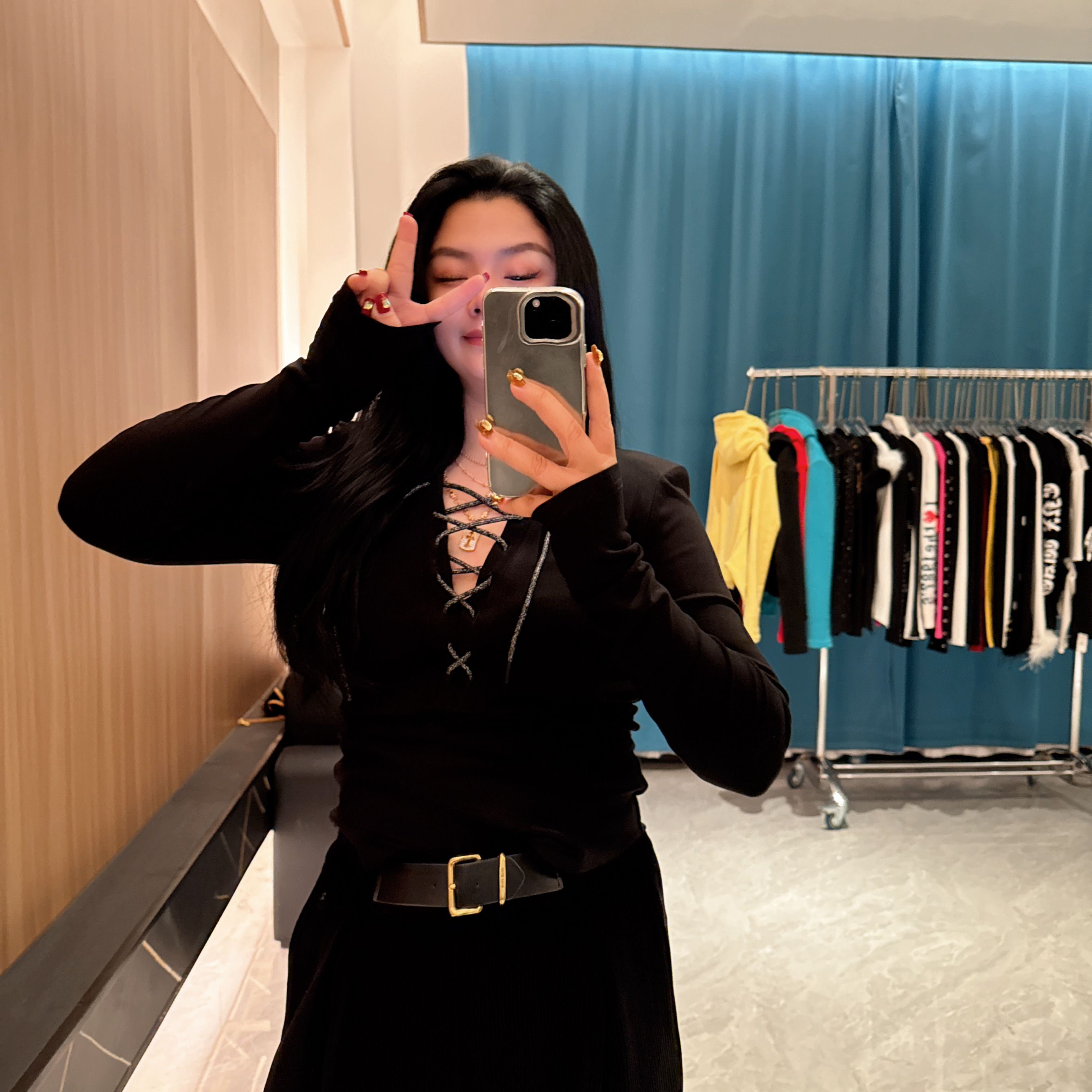 「150斤微胖鞠环环显瘦穿搭推荐」春季设计师V领抽绳蛇年修身T恤