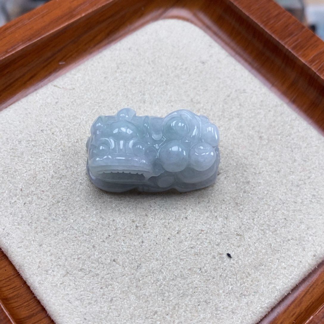 葆***翡翠未镶嵌颈饰霸王貔貅