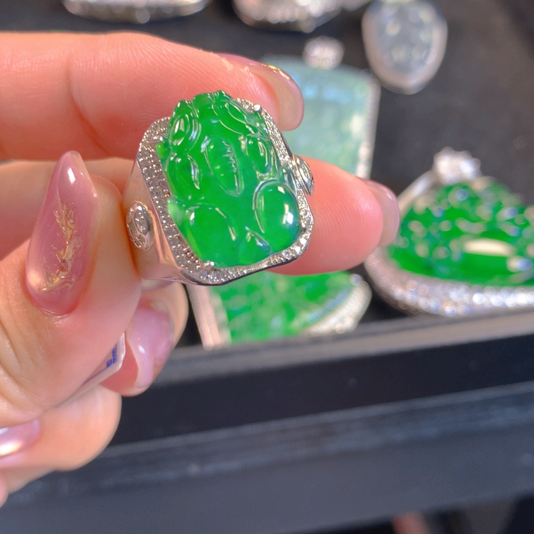 翡翠颈饰银S925镶嵌翡翠