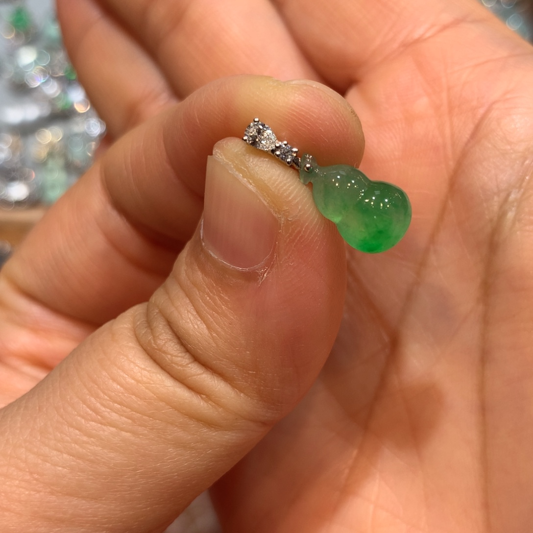 翡翠18K金镶嵌颈饰小吊坠